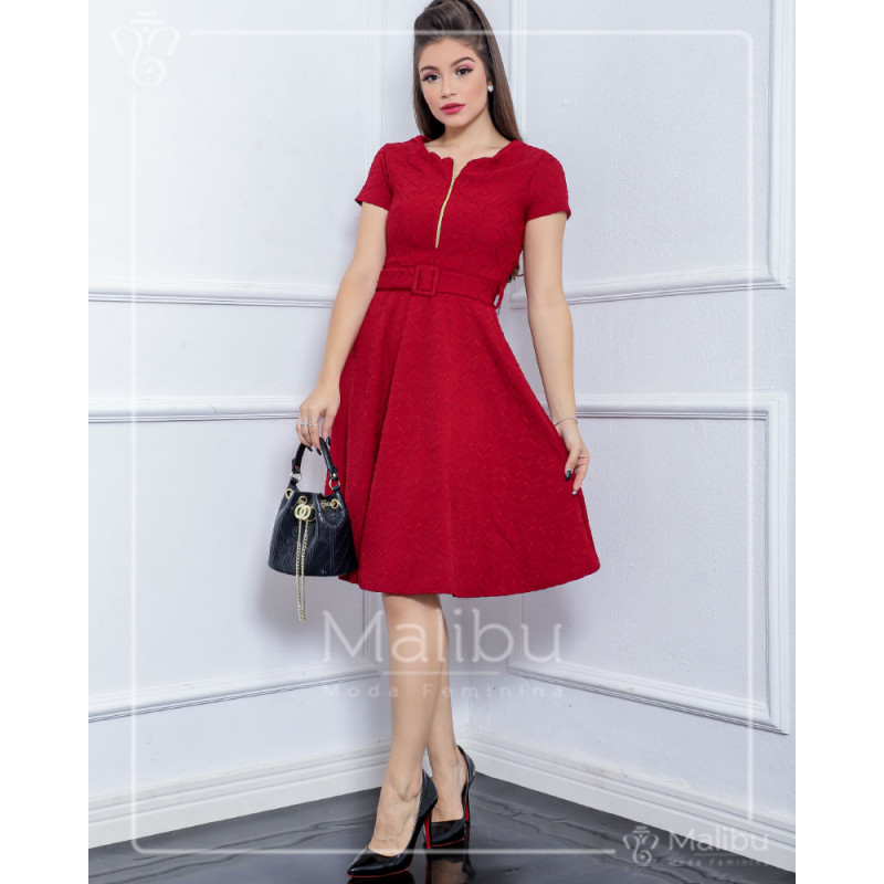 Vestido vermelho com ziper na sales frente