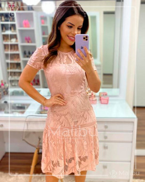 vestido de renda rosa